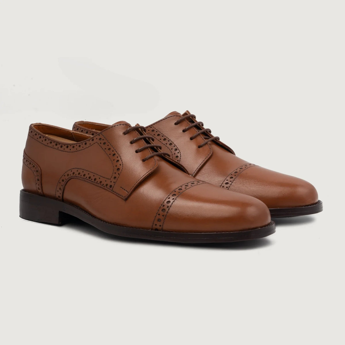 Dirk Brogues Derby Camel Chaussures en cuir pour Homme For Men in Tan Full-Grain Leather - Vue de profil | Acheter en ligne