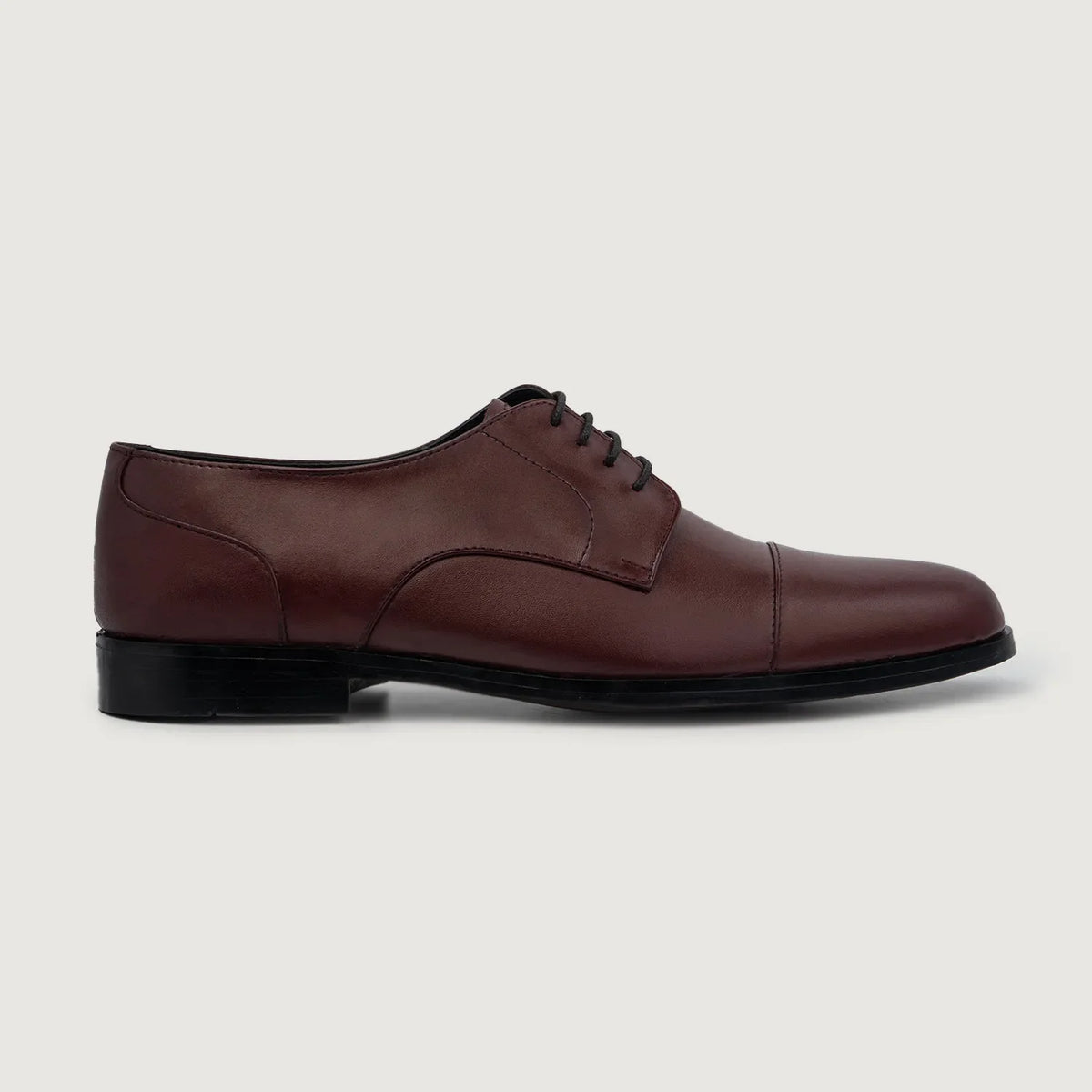 Maroon Full-Grain leather Shoes - Montage cousu Goodyear & détail de l'embout avant
