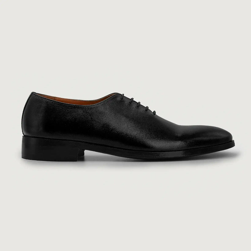 Director Wholecut Noir Leather Shoes pour Homme
