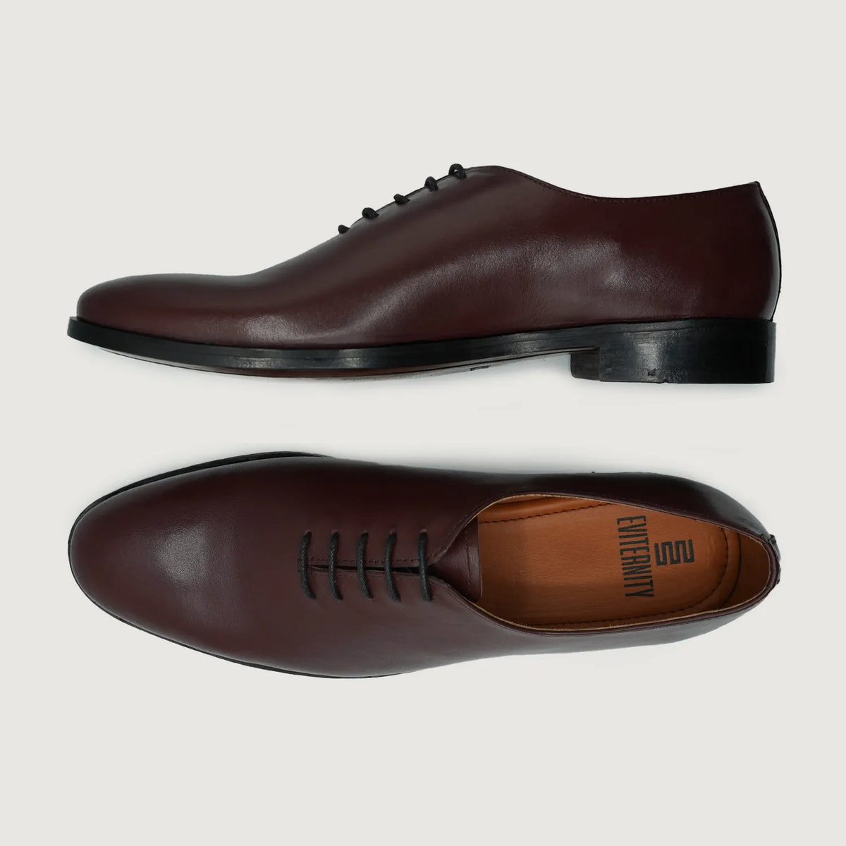 Director Wholecut Bordeaux Chaussures en cuir pour Homme For Men - Vue de profil mettant en valeur la coupe de manche ergonomique