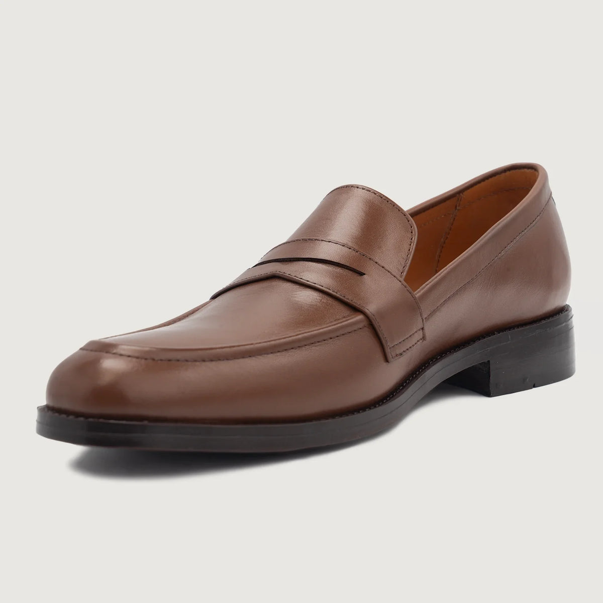 High-Traction Rubber Outsole & Lug Tread Pattern on Baxton Marron Mocassins en cuir pour Homme
