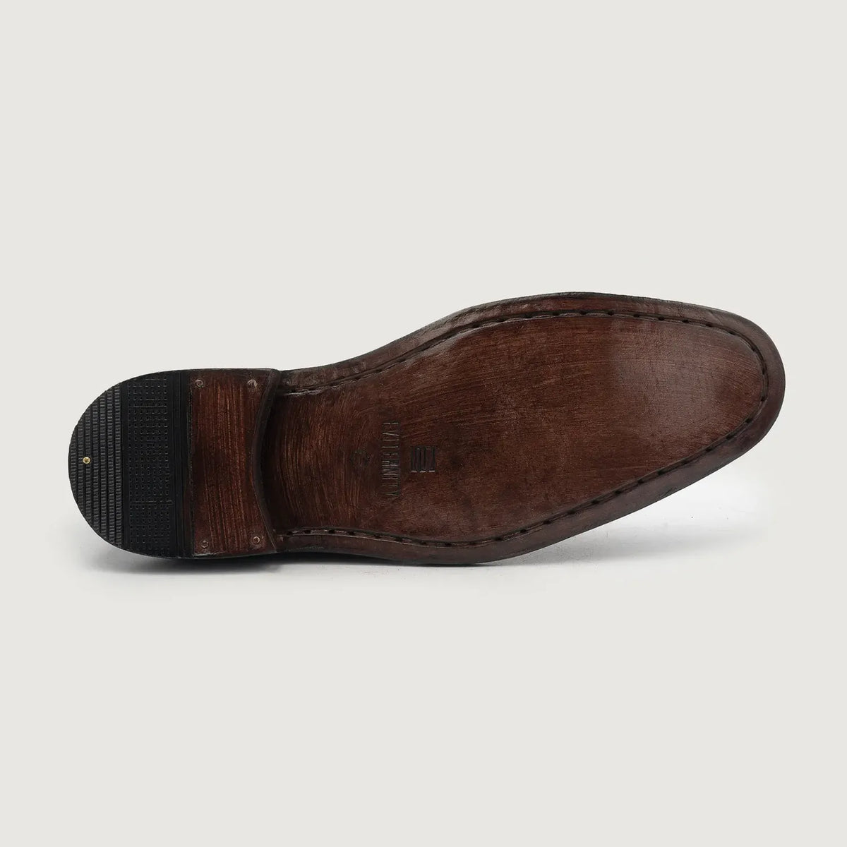 High-Traction Rubber Outsole & Lug Tread Pattern on Clarkson Chelsea Bordeaux Bottines en cuir pour Homme For Men