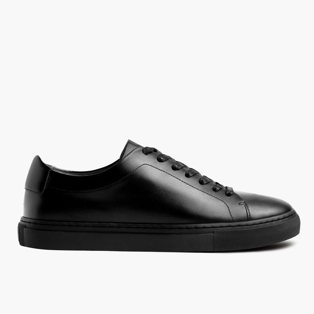 Black Full-Grain leather Sneakers - Montage cousu Goodyear & détail de l'embout avant