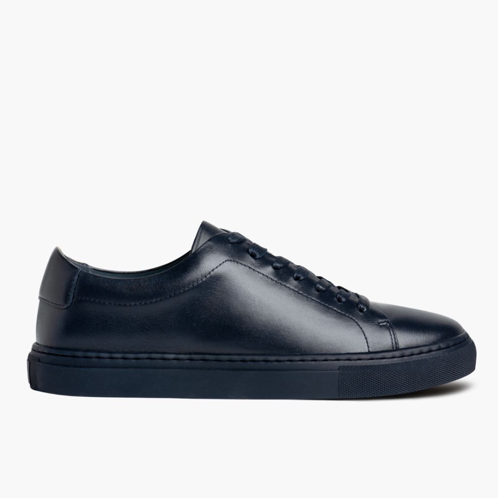 Navy Full-Grain leather Sneakers - Montage cousu Goodyear & détail de l'embout avant