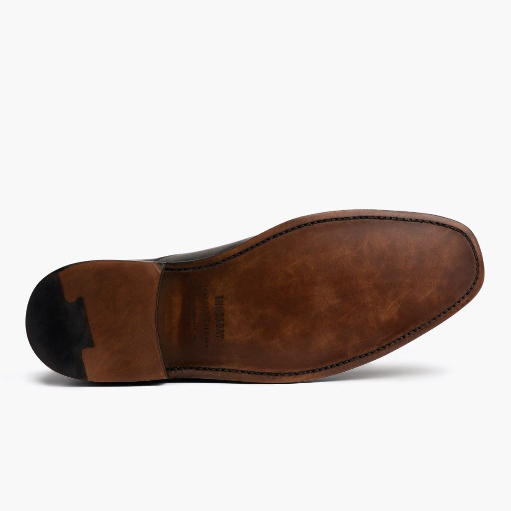 High-Traction Rubber Outsole & Lug Tread Pattern on Executive Noir Baskets en cuir pour Homme