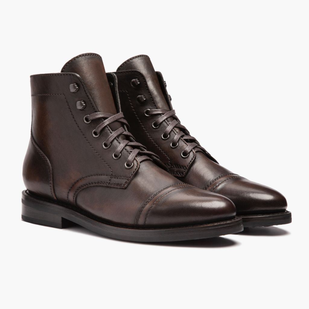 Black Full-Grain leather Boots - Montage cousu Goodyear & détail de l'embout avant