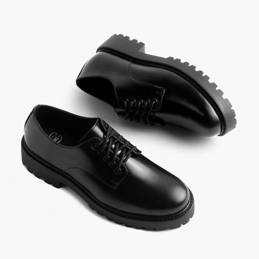 High-Traction Rubber Outsole & Lug Tread Pattern on Renegade Noir Baskets en cuir pour Femme
