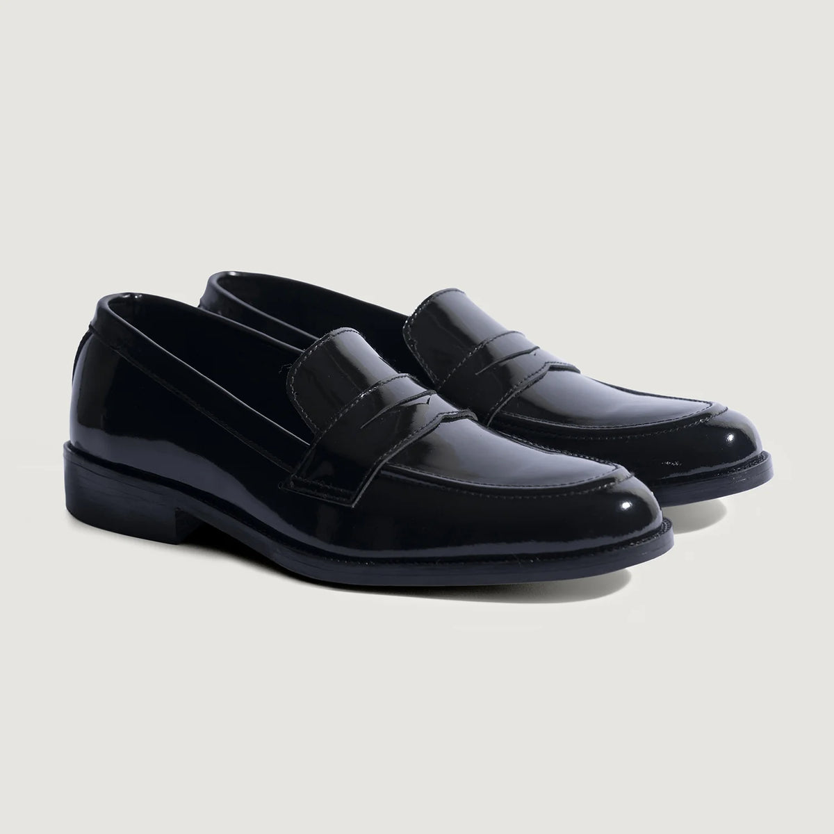 Baxton Noir Patent Mocassins en cuir pour Homme For Men in Patent Black Full-Grain Leather - Vue de profil | Acheter en ligne