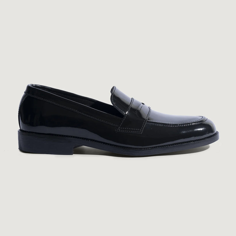 Baxton Noir Patent Leather Loafers pour Homme