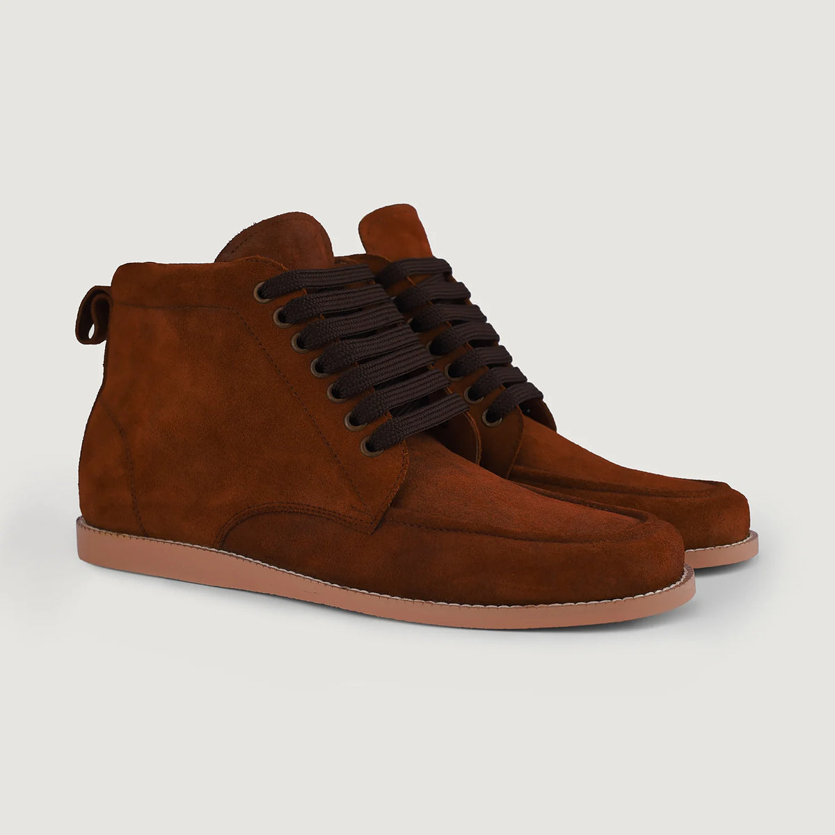 Bearman Moc Toe Marron Bottines en daim pour Homme in Brown Goatskin Suede - Vue de profil | Acheter en ligne