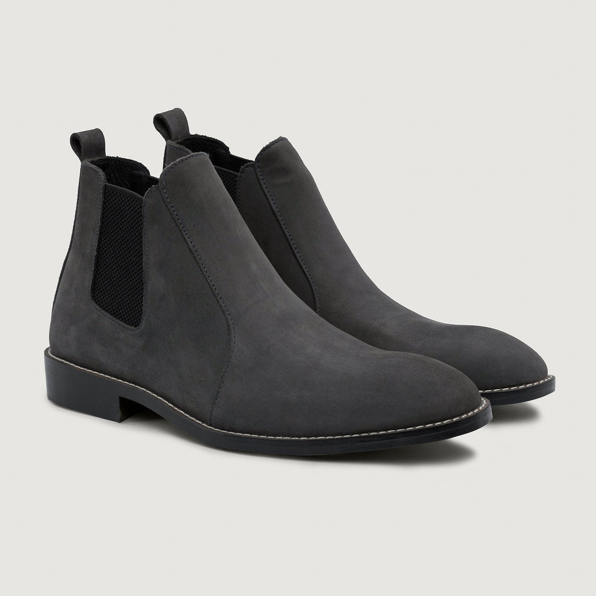 Clarkson Chelsea Gris Nubuck Bottines en cuir - StudGuard pour Homme in Grey Full-Grain Leather - Vue de profil | Acheter en ligne