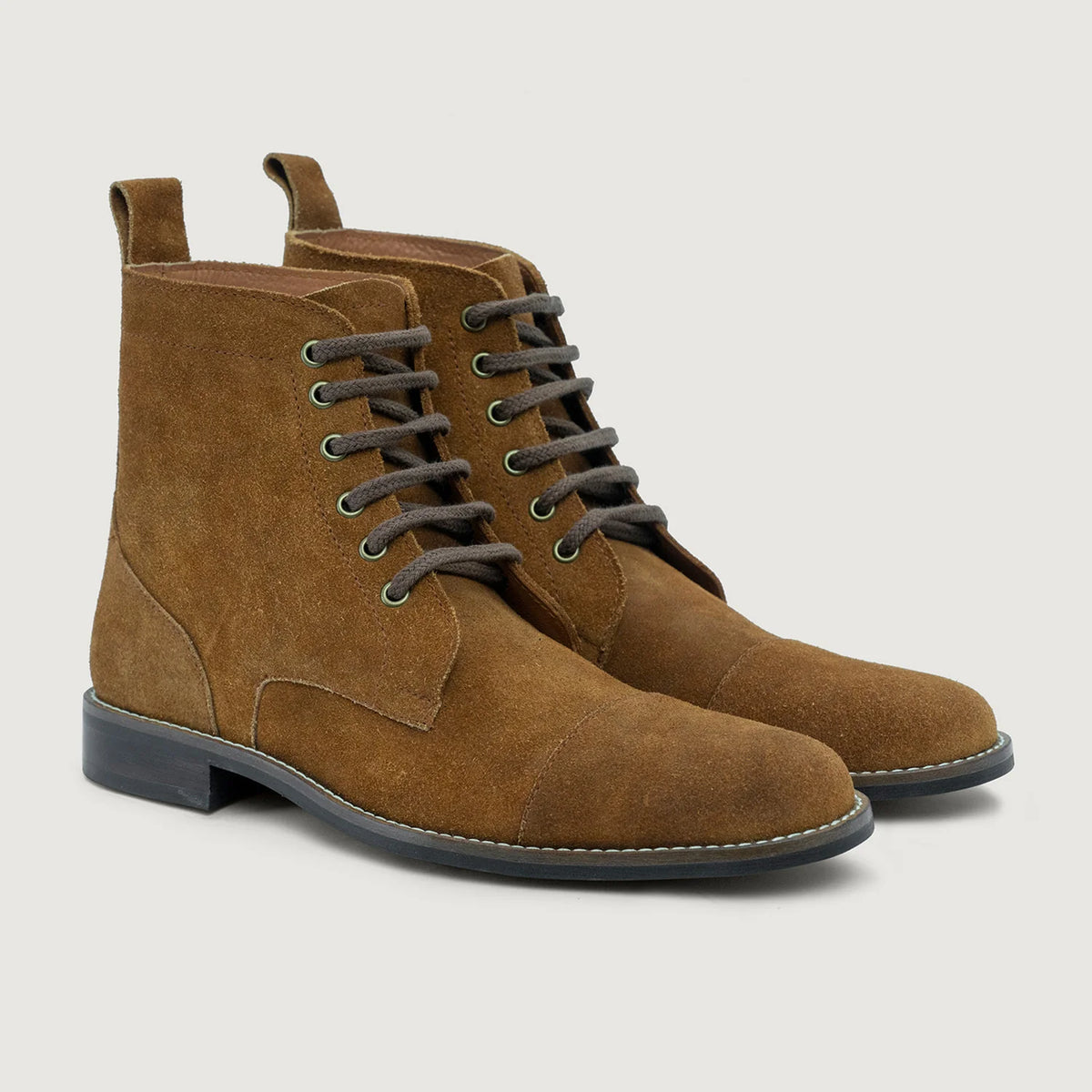 Knight Derby Marron Suede Bottines en cuir - StudGuard pour Homme in Brown Goatskin Suede - Vue de profil | Acheter en ligne