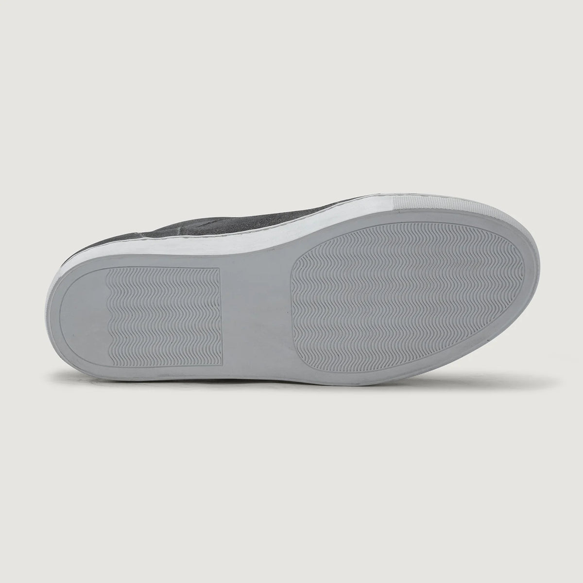 High-Traction Rubber Outsole & Lug Tread Pattern on Marty High Top Gris Suede Baskets en cuir pour Homme For Men