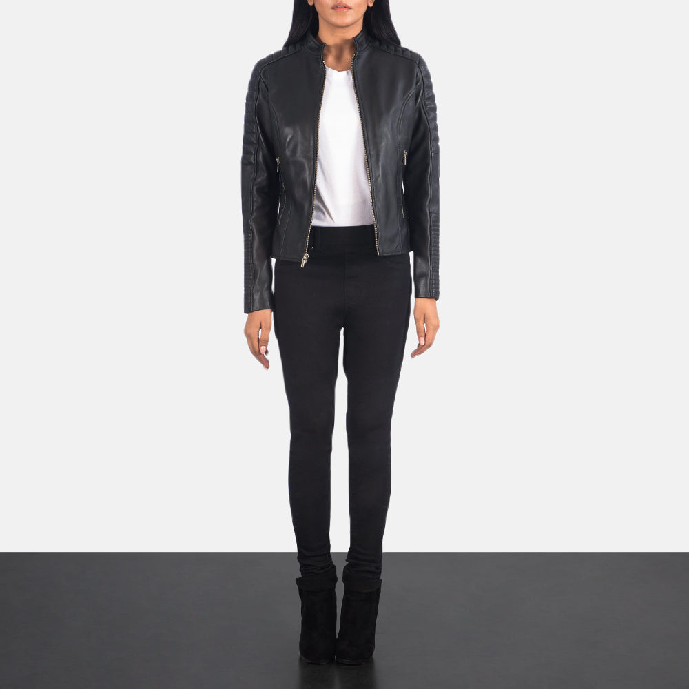 Women's Adalyn Matelassé Noir Veste Motard en Cuir pour Femme - Vue de profil avec coupe de manche ergonomique