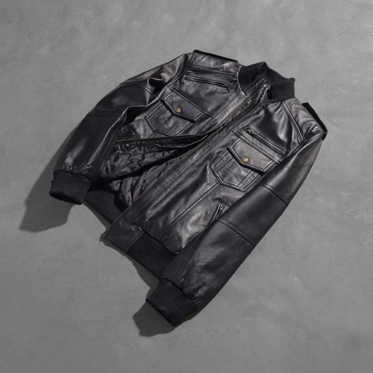 Styled Fit Perspective of Men's Agent Shadow Noir Blouson Bomber en Cuir pour Homme on Model - Natural Daylight Drape