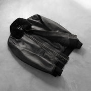 Styled Fit Perspective of Men's Airin G-1 Noir Blouson Bomber en Cuir pour Homme on Model - Natural Daylight Drape