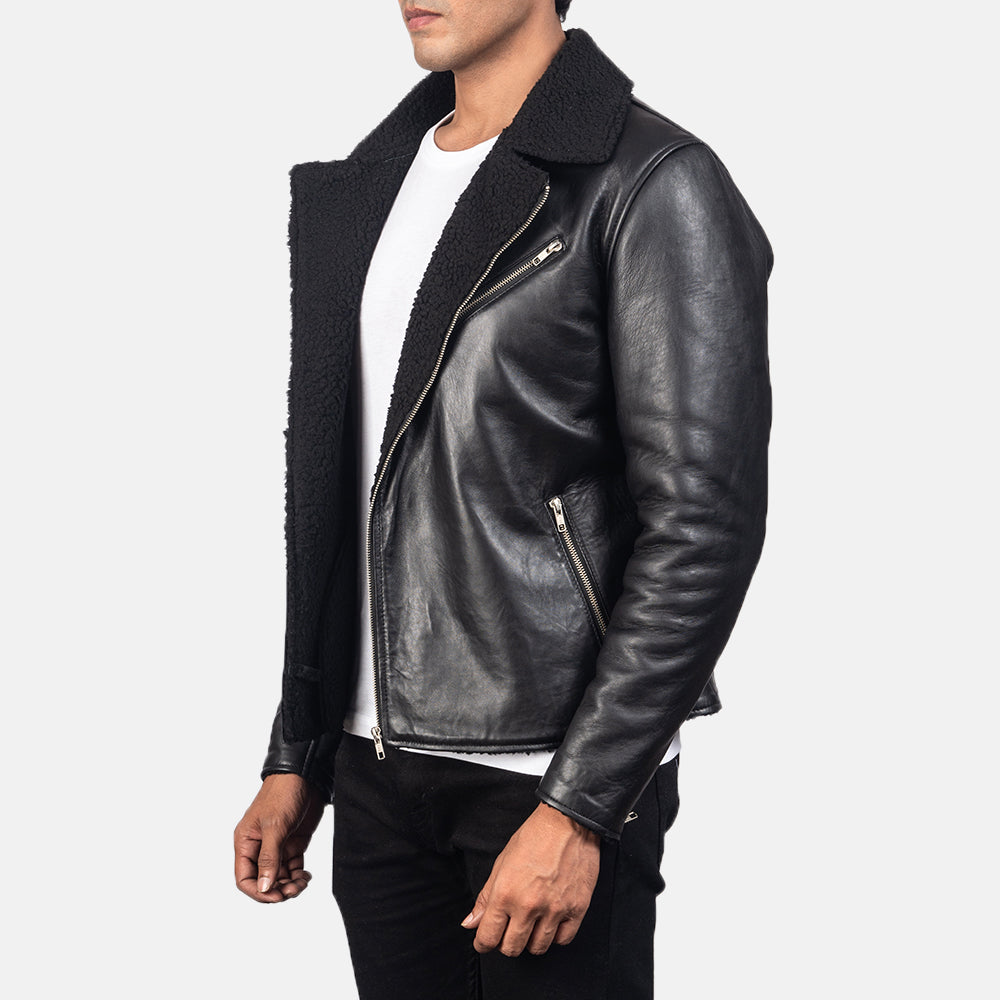 
Black Sheepskin Leather Biker Jacket - Vue arrière montrant la carrure ajustée et l'ourlet net