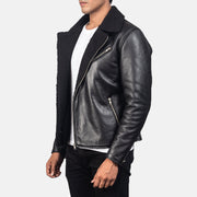 
Black Sheepskin Leather Biker Jacket - Vue arrière montrant la carrure ajustée et l'ourlet net