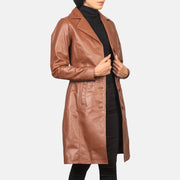 Vue détaillée of Notch &amp; Buttons Hardware on Women's Alexis Marron Single Breasted Manteau en Cuir pour Femme