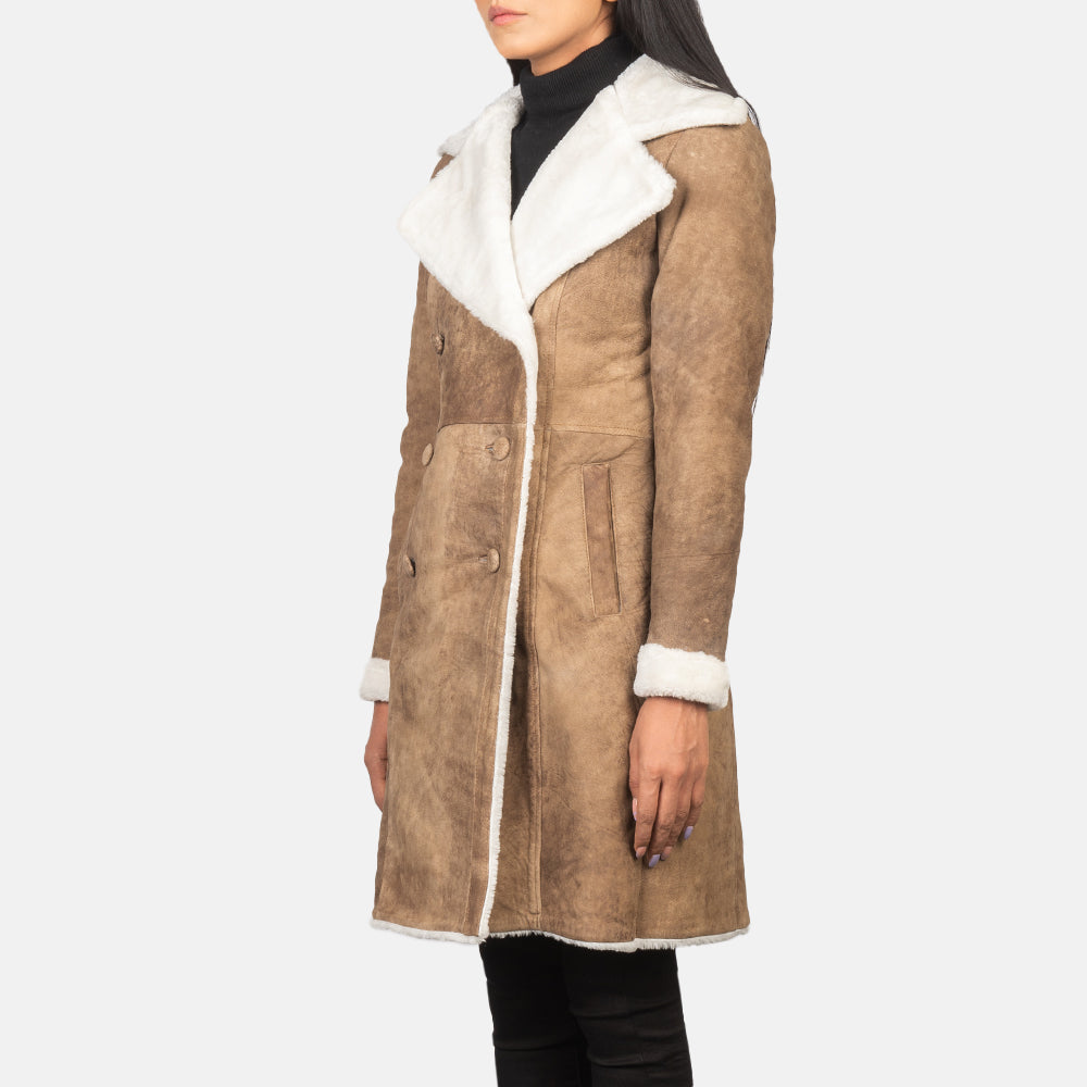 Vue détaillée of Notch &amp; Leather Buttons Hardware on Women's Amie Distressed Brown Double Breasted Shearling Coat