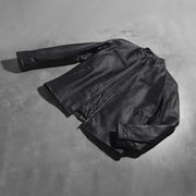 
Button & Hem Craftsmanship Construction Detail on Austere Matte Noir Veste Motard en Cuir pour Homme