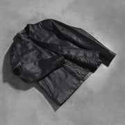 
Perspective portée de Austere Matte Noir Veste Motard en Cuir pour Homme sur modèle - Tombé naturel à la lumière du jour