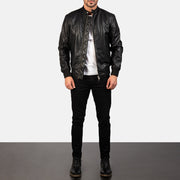 Avan Black Leather Bomber Jacket - Vue de profil avec coupe de manche ergonomique