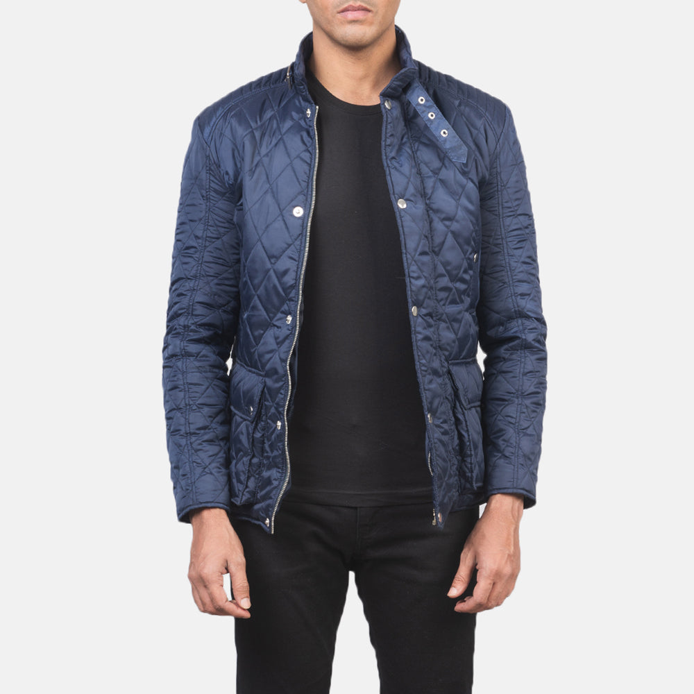 Men's Barry Matelassé Bleu Windbreaker Veste en Cuir pour Homme in Blue Nylon - Vue de face &amp; silhouette ajustée | Acheter en ligne