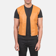 
Brandon Camel Marron Gilet en Cuir pour Homme in Tan Brown Sheepskin Leather - Vue de face & silhouette ajustée | Acheter en ligne