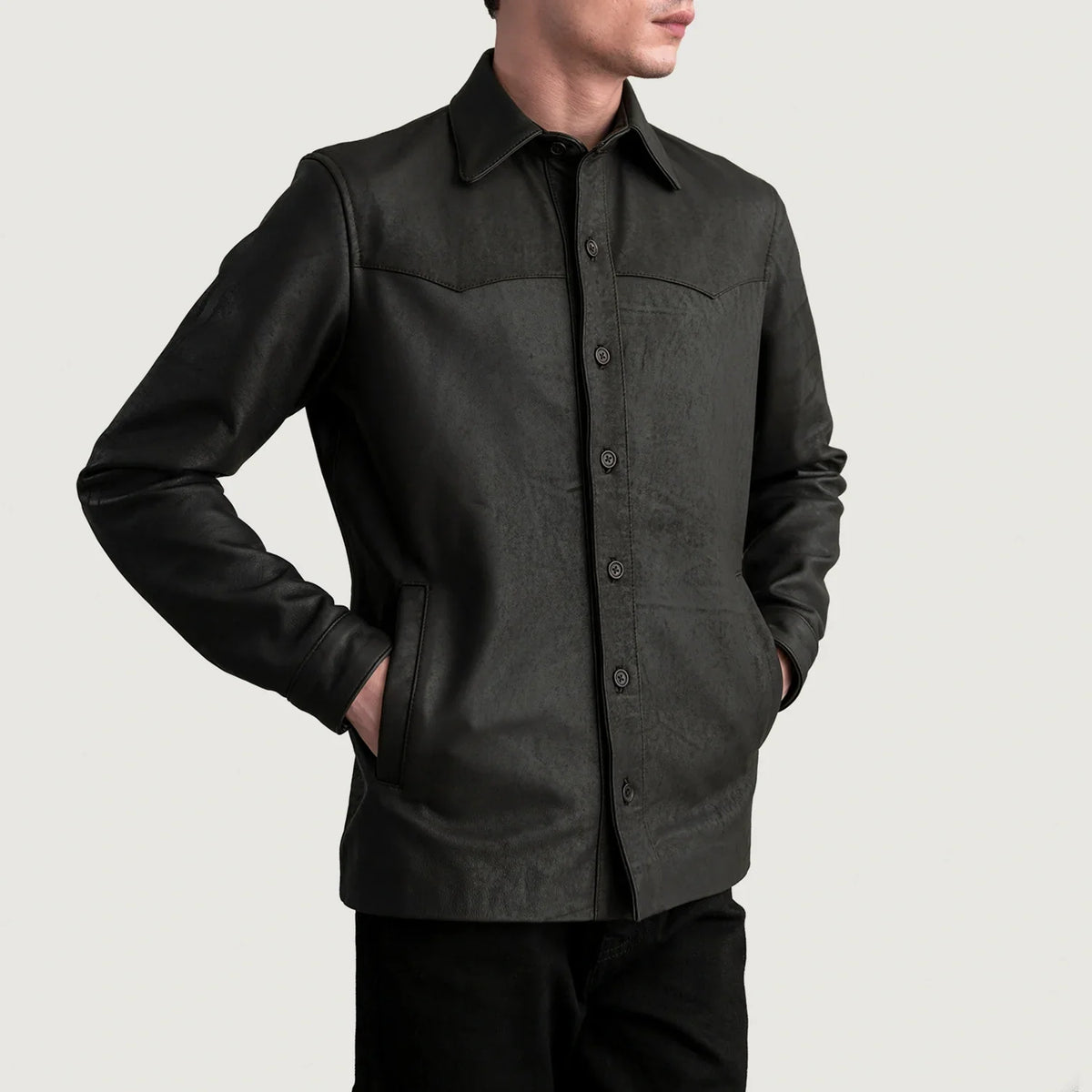 
Bronco Tumbled Marron Leather Shirt pour Homme - Vue de profil mettant en valeur la coupe de manche ergonomique