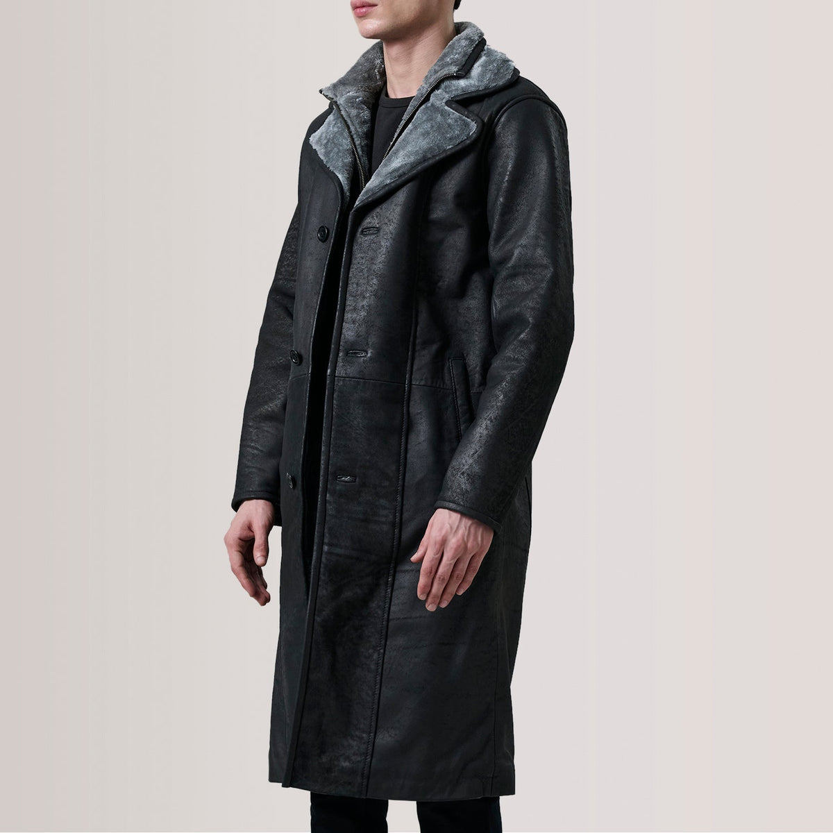 Cai Patine Usée Noir Leather Shearling Manteau en Cuir pour Homme For Men - Vue de profil avec coupe de manche ergonomique