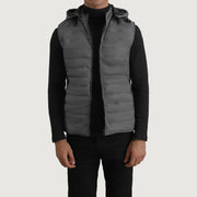
Carlo Gris Doudoune sans manches à capuche pour Homme in Green Full-Grain Leather - Vue de face & silhouette ajustée | Acheter en ligne