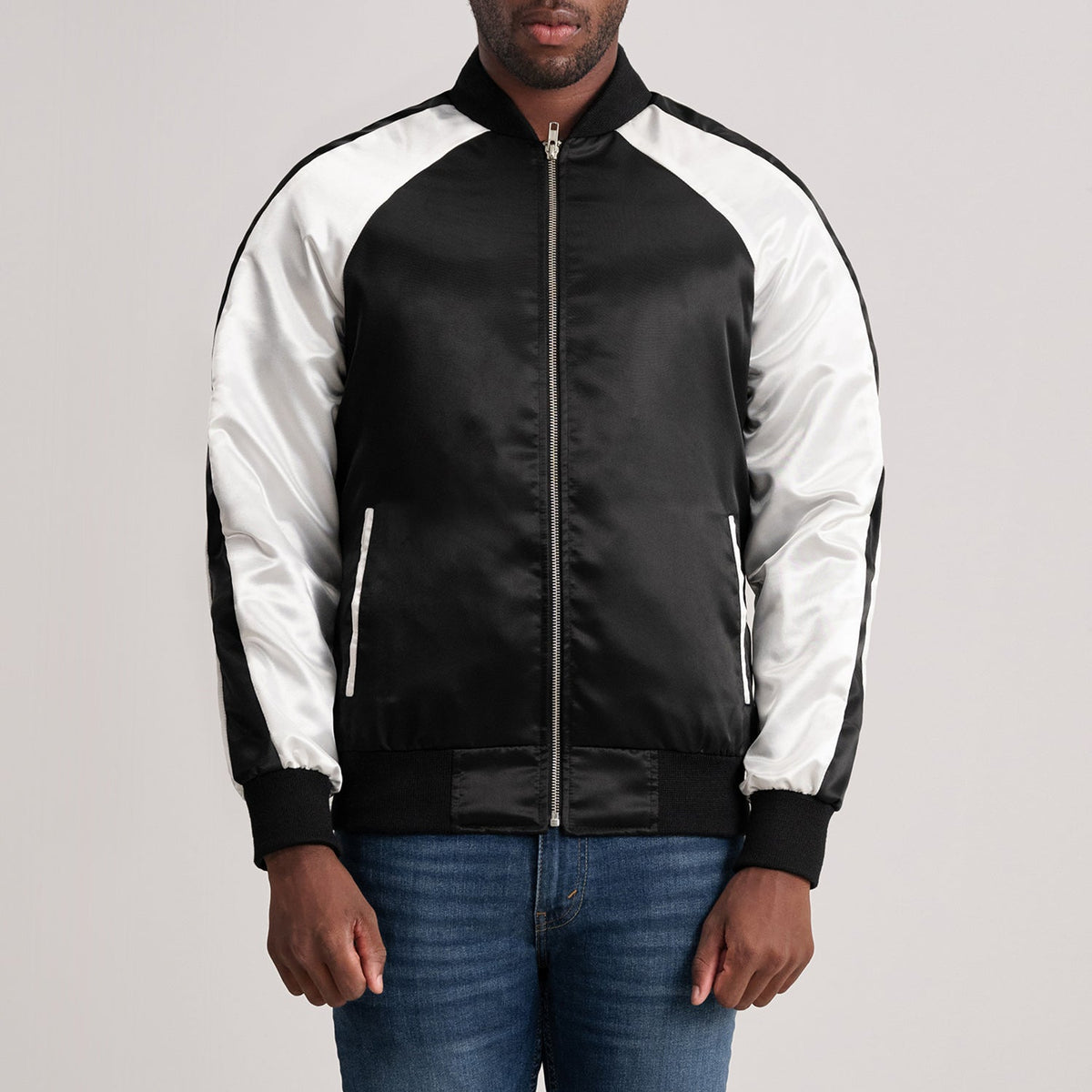 Clarke Noir Varsity Veste en Cuir pour Homme in Black &amp; White Satin - Vue de face &amp; silhouette ajustée | Acheter en ligne
