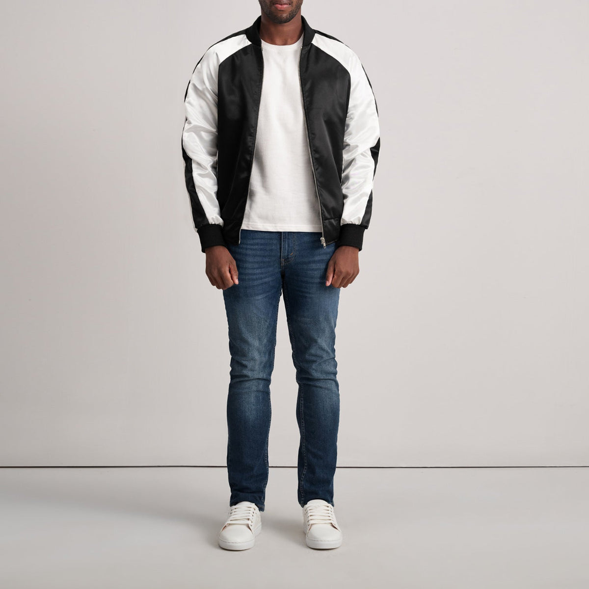 Vue détaillée of Varsity &amp; Zipper Hardware on Clarke Noir Varsity Veste en Cuir pour Homme