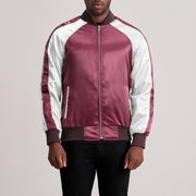 
Clarke Bordeaux Varsity Veste en Cuir pour Homme in Maroon & White Satin - Vue de face & silhouette ajustée | Acheter en ligne