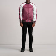 
Vue détaillée of Varsity & Zipper Hardware on Clarke Bordeaux Varsity Veste en Cuir pour Homme