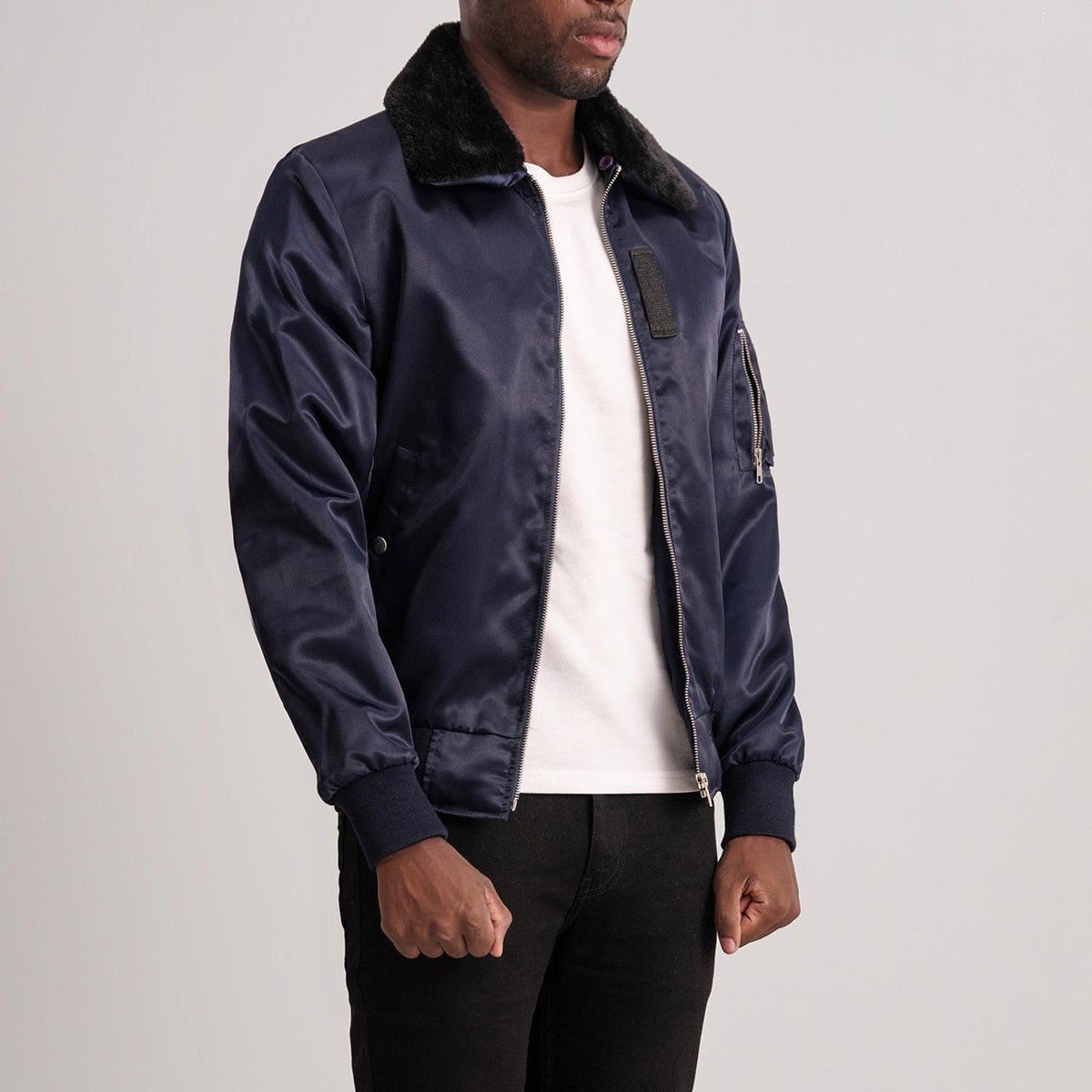 Blue Satin Bomber Jacket - Vue de dos avec coupe ajustée aux épaules &amp; ourlet soigné