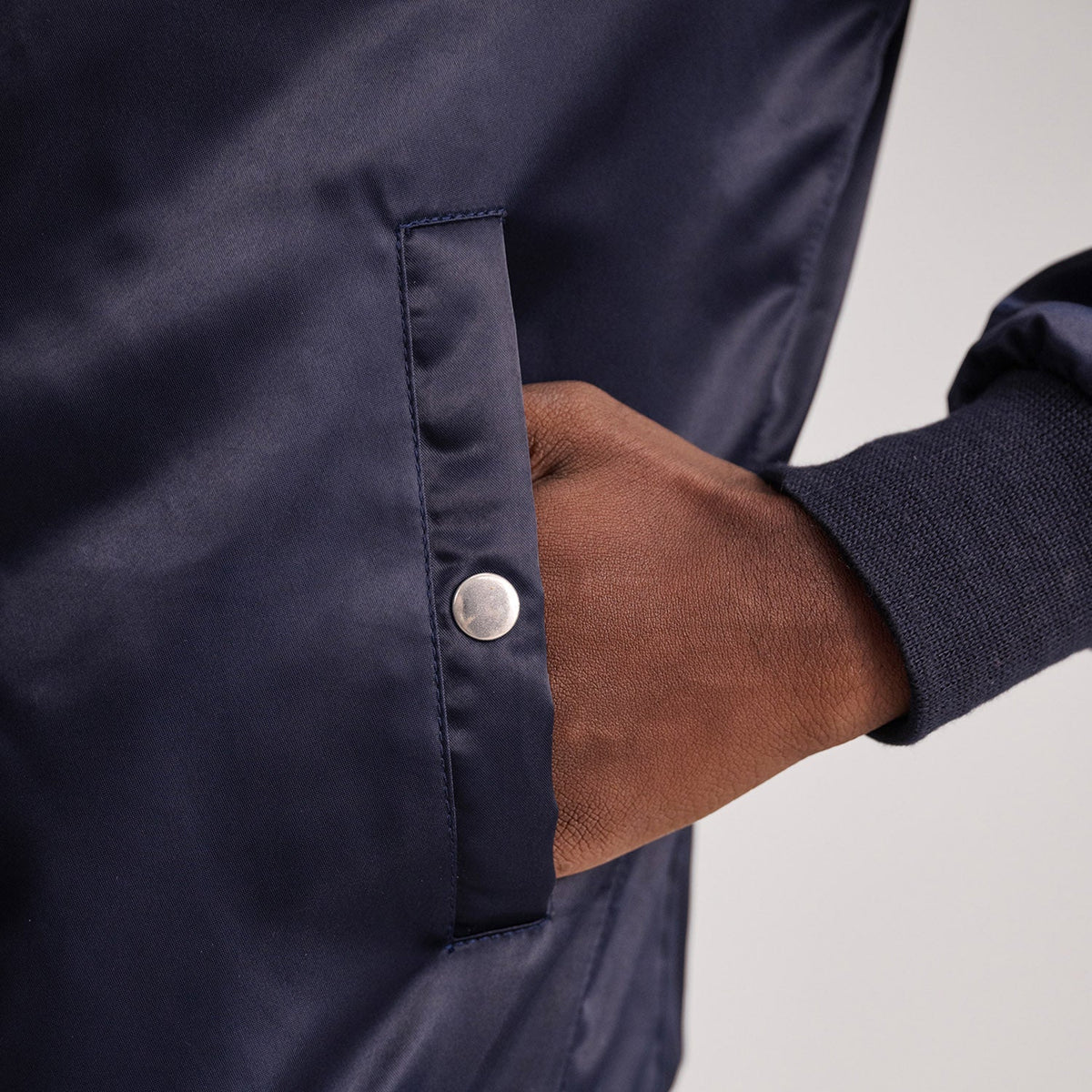 Vue intérieure Showing Quilted Polyester Lining &amp; Deux poches intérieures
