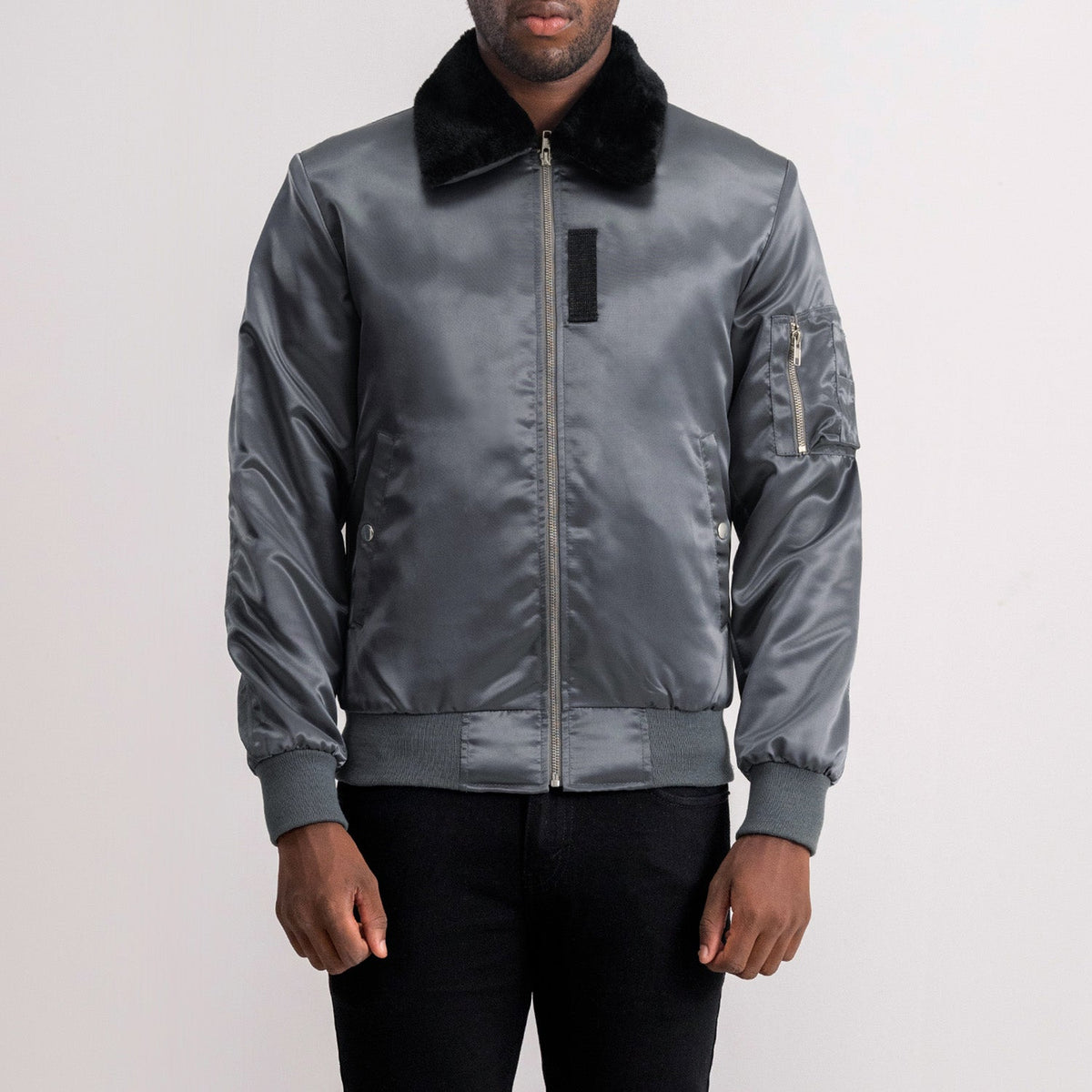 Clyde B-15 Grey Bomber Jacket in Grey Satin - Vue de face &amp; silhouette ajustée | Acheter en ligne