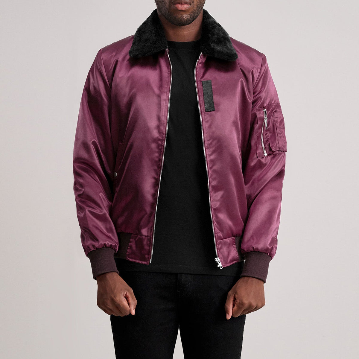 Clyde B-15 Bordeaux Blouson Bomber en Cuir pour Homme - Vue de profil avec coupe de manche ergonomique