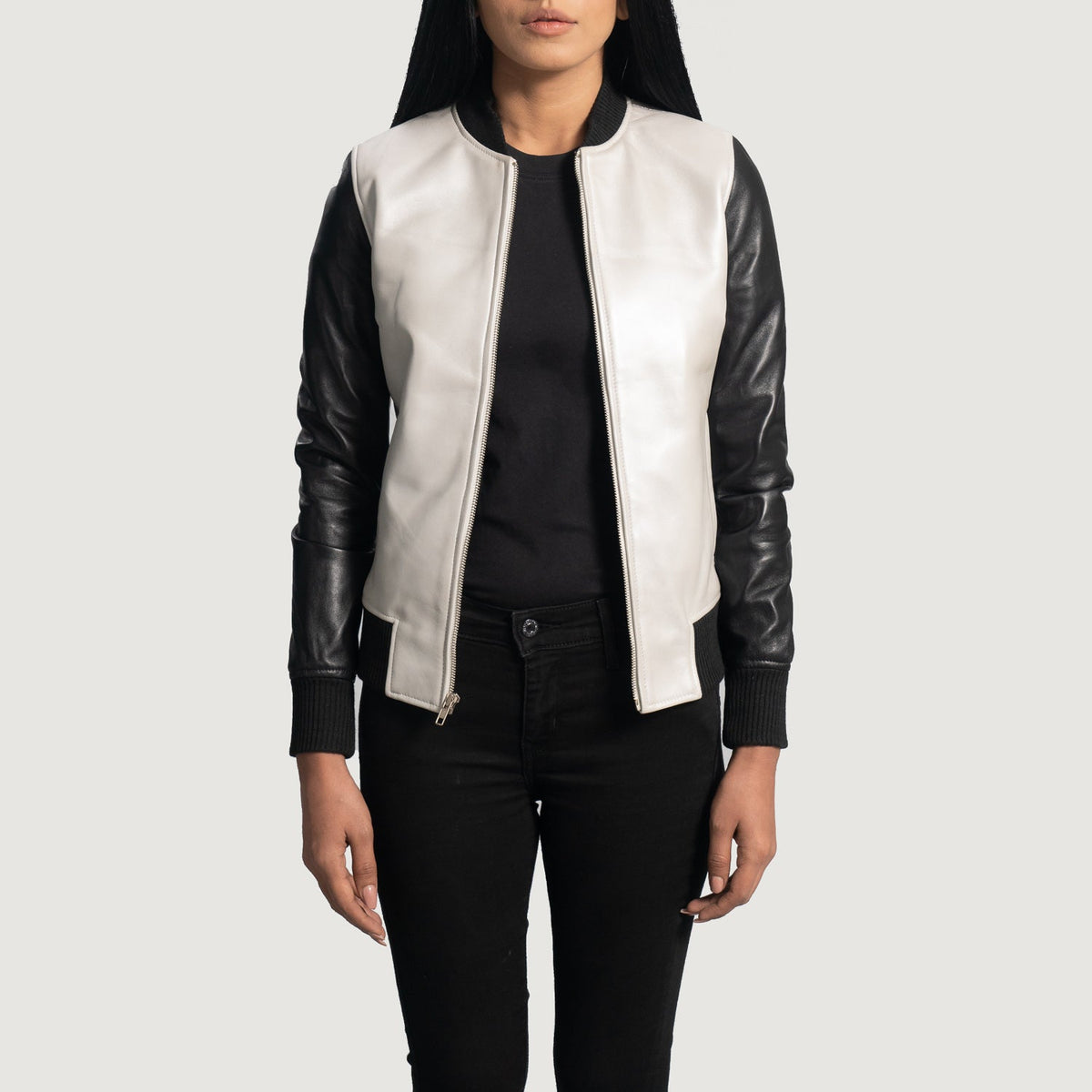 
Cole Silver Blouson Bombardier en Cuir pour Femme - Vue de profil mettant en valeur la coupe de manche ergonomique