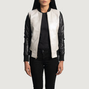 
Cole Silver Blouson Bombardier en Cuir pour Femme - Vue de profil mettant en valeur la coupe de manche ergonomique