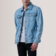 Conard Light Bleu Denim Trucker Veste en Cuir pour Homme For Men in Light Blue Full-Grain Leather - Vue de face &amp; silhouette ajustée | Acheter en ligne