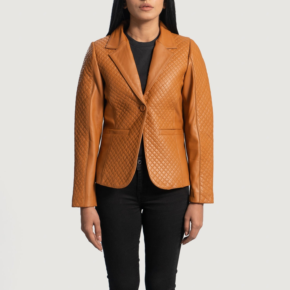 
Cora Matelassé Marron Blazer en Cuir en Cuir pour Femme in Brown Sheepskin Leather - Vue de face & silhouette ajustée | Acheter en ligne