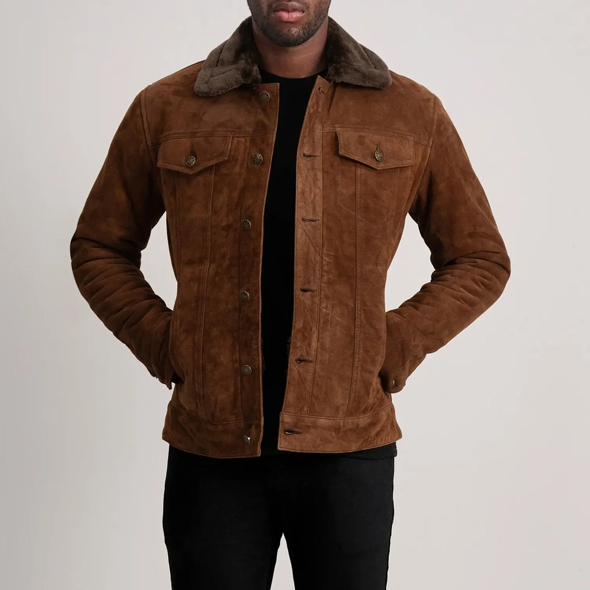 
Dallis Marron Suede Shearling Trucker Veste en Cuir pour Homme in Brown Goatskin Suede - Vue de face & silhouette ajustée | Acheter en ligne