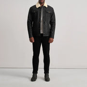 Dallis Tumbled Black Shearling Trucker Jacket - Vue de profil avec coupe de manche ergonomique