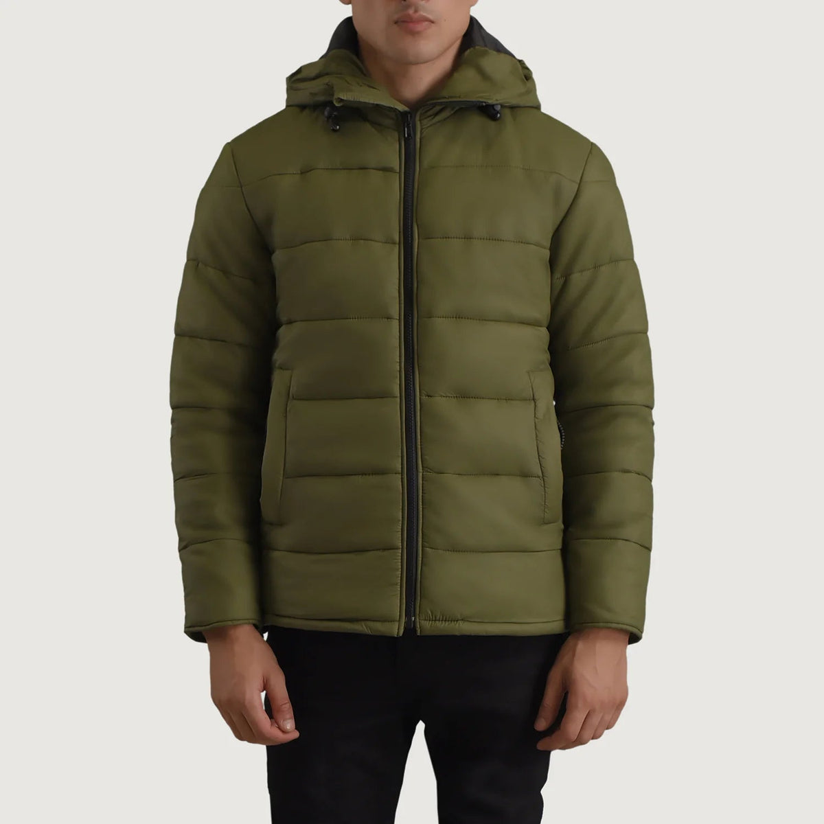 
Erico Vert Hooded Puffer Veste en Cuir pour Homme in Green Full-Grain Leather - Vue de face & silhouette ajustée | Acheter en ligne
