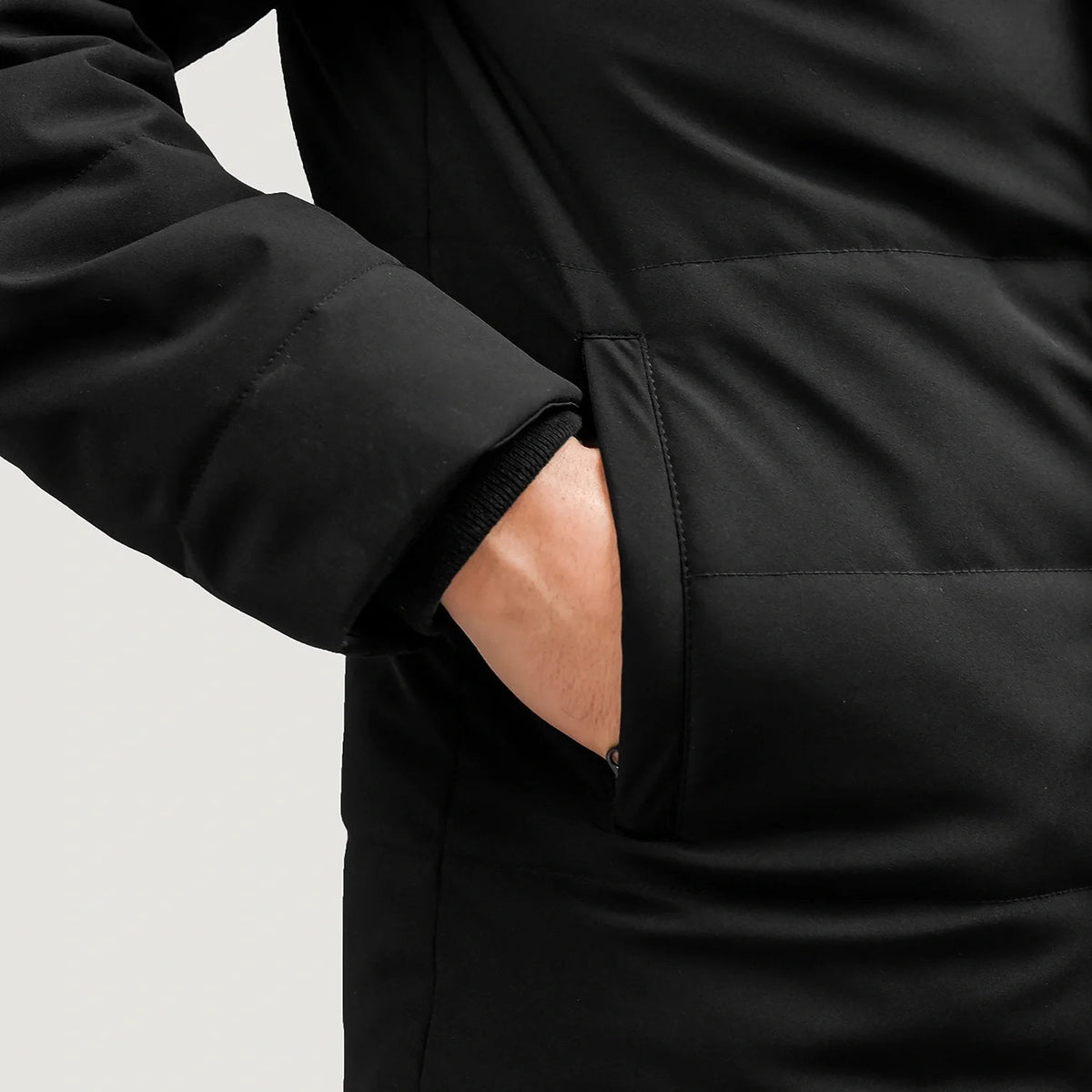 
Vue intérieure Showing Quilted Viscose Lining & Deux poches intérieures fonctionnelles