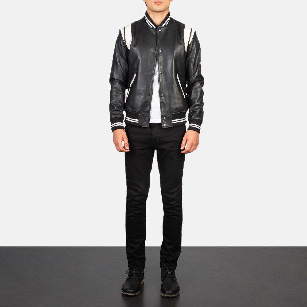 Men's Dantee Black Leather Varsity Jacket - Vue de profil avec coupe de manche ergonomique