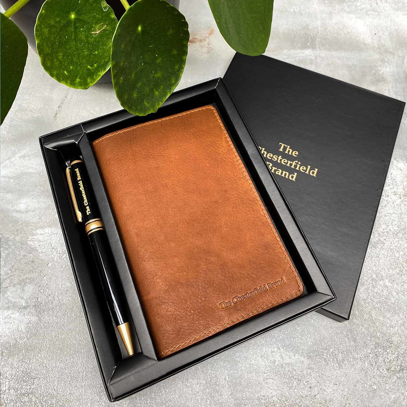 Giftset Leather Writing Case and Pen (Passport holder) pour Femme
